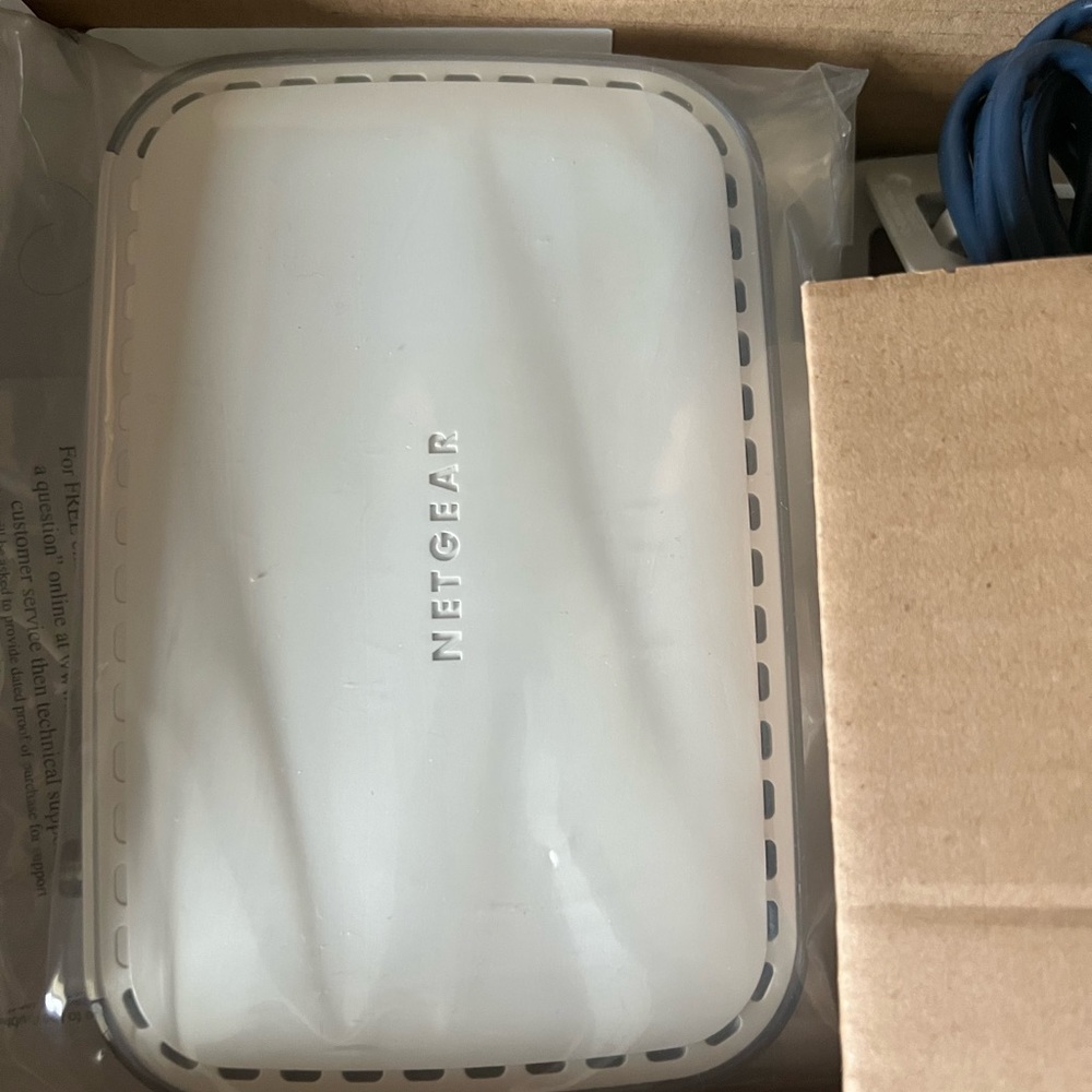NETGEAR DOCSIS 3.0 - High Speed Cable Modem - Picture 4 of 4